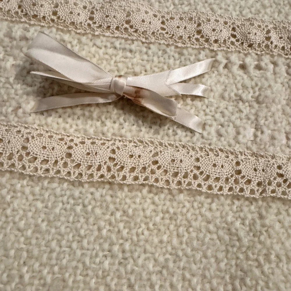Branigan Weavers Cream Wool Baby Blanket Heirloom Lace‎ Ribbon Bows Fringed Edge